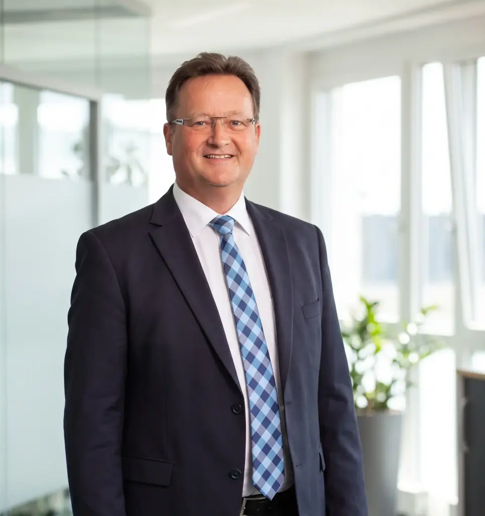 Rudi Heiß, Energieberater und Bausachverständiger, im Büro